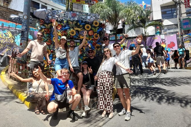 Comuna 13: Graffiti tour & Street Food/drink with telesferic - Key points to know before booking