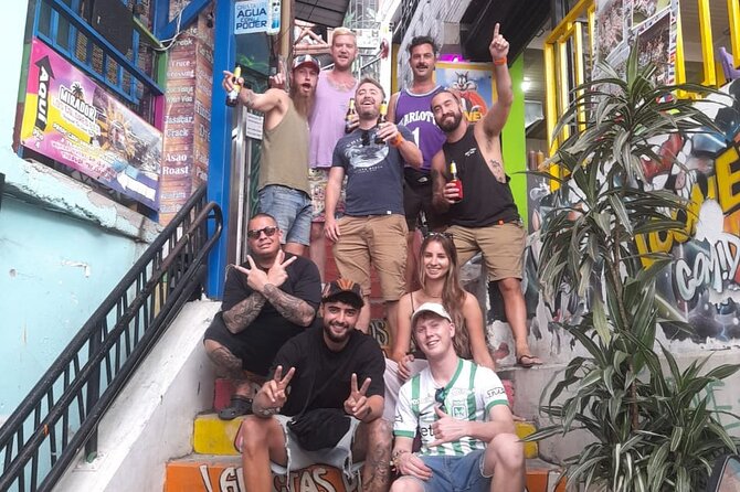 Comuna 13: Graffiti tour & Street Food/drink with telesferic - Starting at Poblado Metro Station