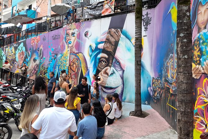 Comuna 13: Graffiti tour & Street Food/drink with telesferic - Street dance as a story of change