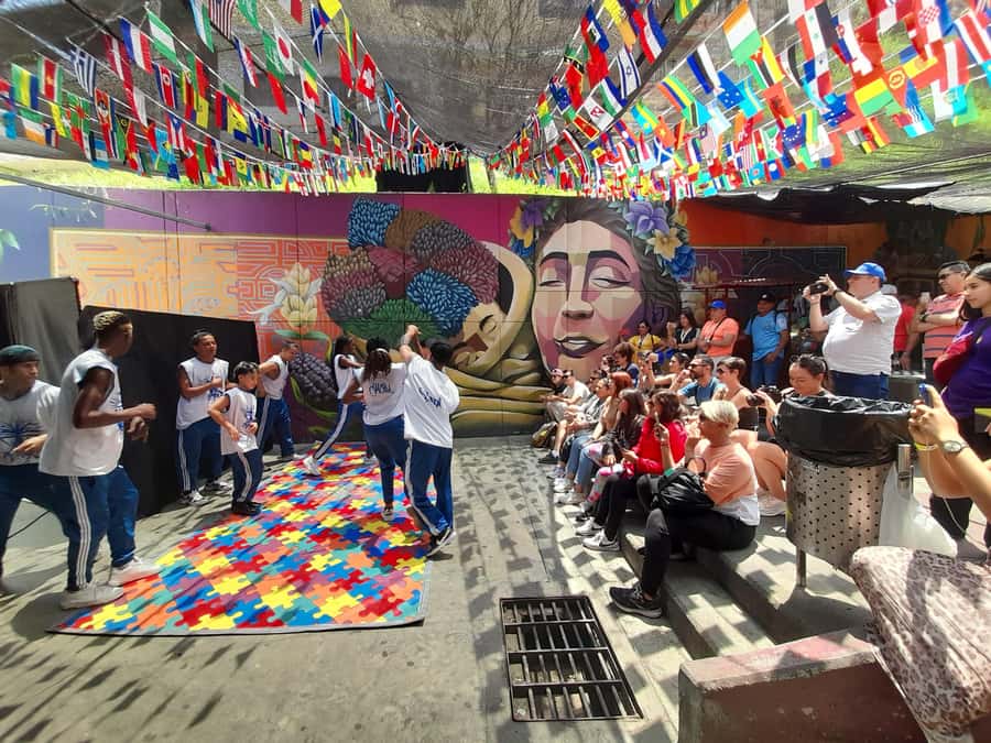 Comuna 13: Graffiti tour & Street Food/drink with telesferic - Guide quality can shape the whole day