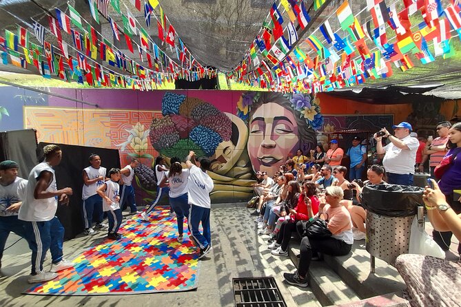 Comuna 13: Graffiti tour & Street Food/drink with telesferic - Seeing Medellín from the metro and cable car