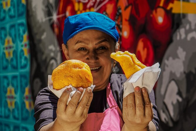 Comuna 13 Graffiti Tour with Street Food - Riding the electric stairs to Independence 1