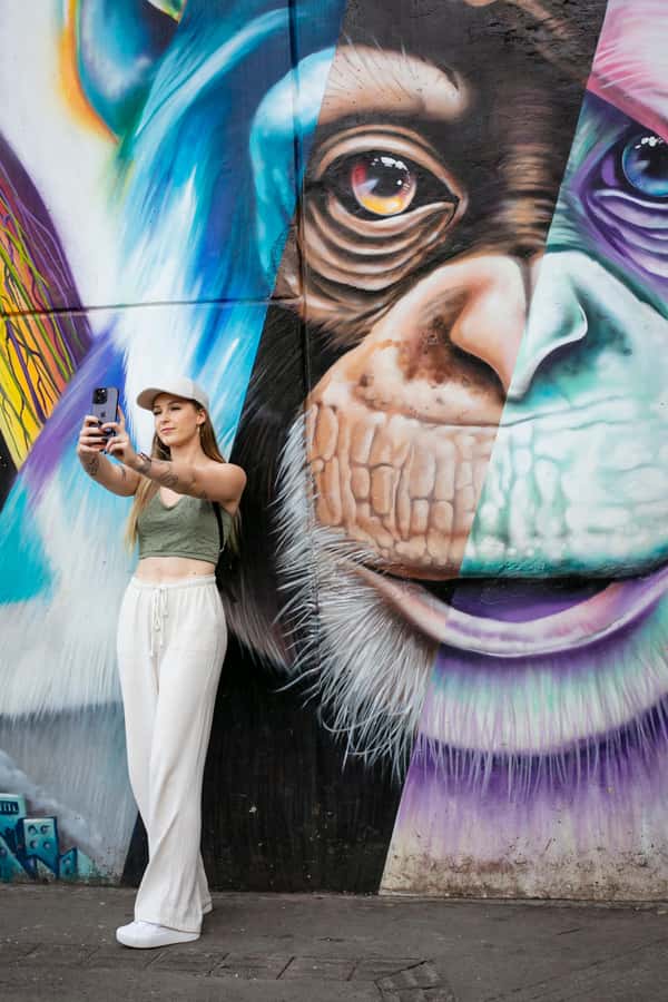Comuna 13: Graffiti Tour with Tasting, Live Show, & Gallery - Key details before you book