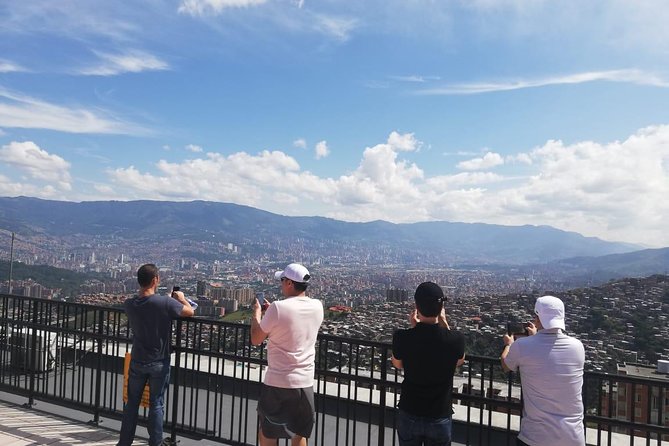 Comuna 13 tour and cable car - Why Comuna 13 belongs on your Medellín plans
