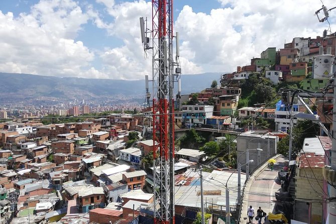 Comuna 13 tour and cable car - What the $90 price includes
