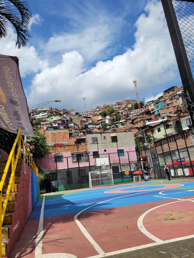 Comuna 13: Walking with local artist and learn part of Medellin's history - Five things worth knowing before you book
