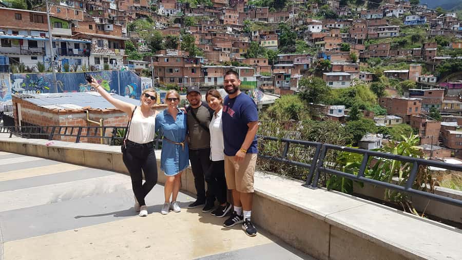 Comuna 13: Walking with local artist and learn part of Medellin's history - Meeting the artist-guide in Comuna 13