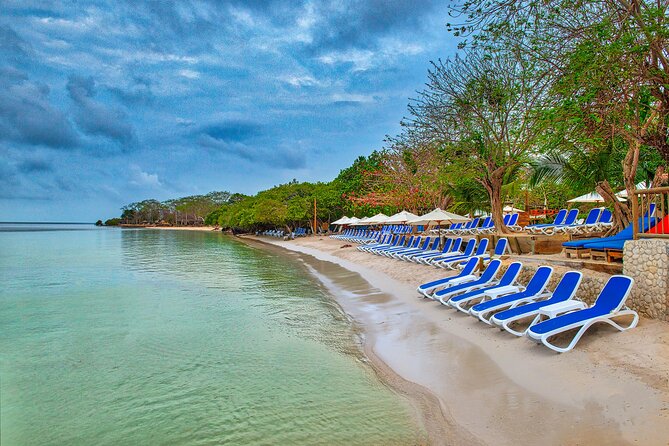 Day Tour Isla del Encanto in Barú and Rosario Islands - Who will enjoy this organized island day