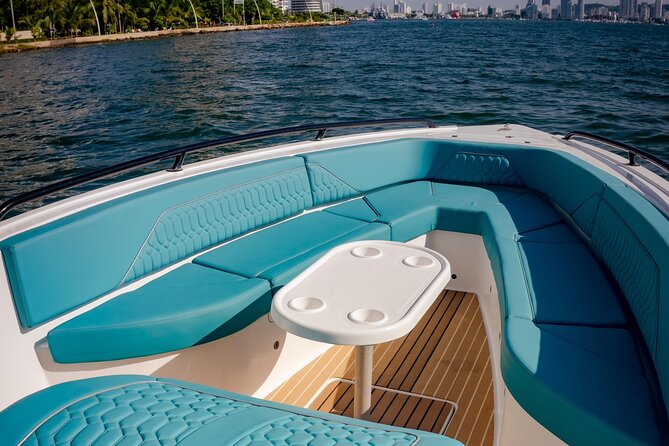 Deluxe Speedboat To the Rosario Islands 12 Passengers - Staff, Safety, and Communication
