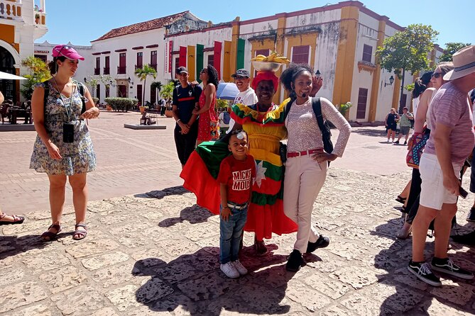 Descubriendo la historia de Cartagena con Diversión - Starting at Plaza de la Proclamación