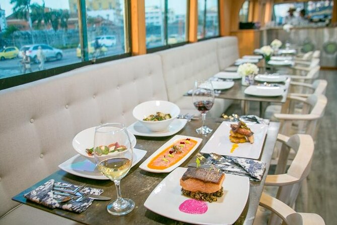 Dinner and Wine in Cartagena Bay aboard the Sibarita Master - Why Cartagena Bay changes after dark