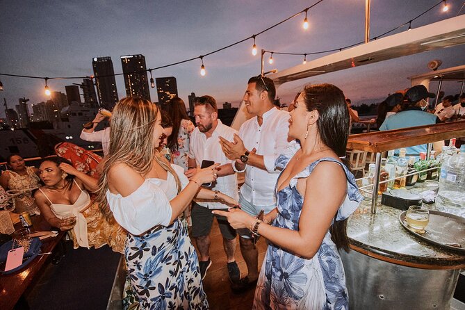 Dinner cruise on Cartagena's bay with Sibarita Master - Romance, shared tables, and the upgrade question