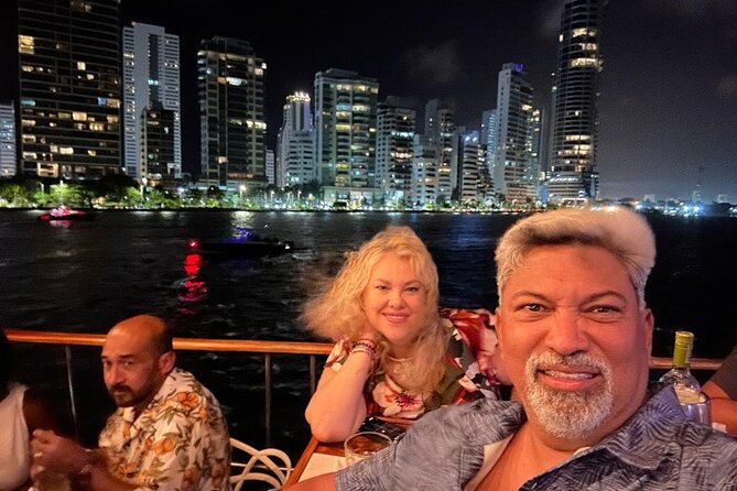 Dinner Cruise Tour through the Bay of Cartagena - Starting at Muelle de La Bodeguita Gate 4
