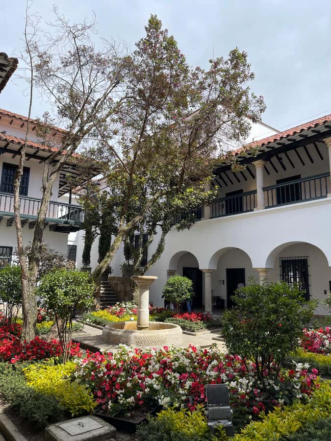 Discover Bogota-city tour and the Salt Cathedral in one day - Who should book this day tour?