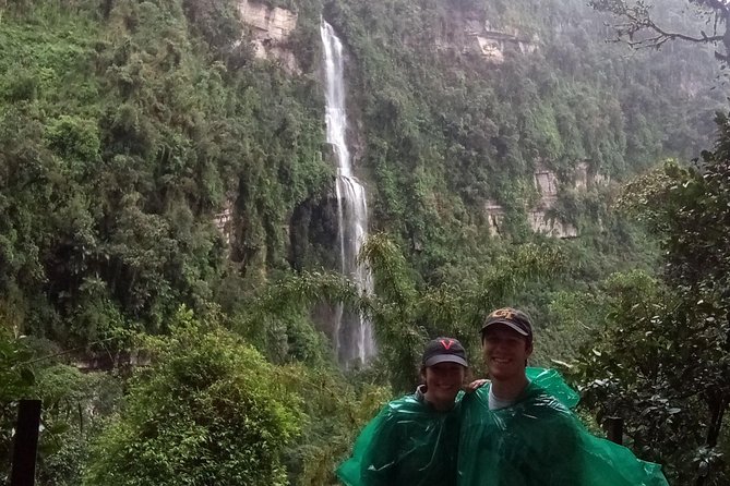 Discover the highest waterfall in Colombia "La Chorrera" - El Chiflón: the waterfall you can walk behind