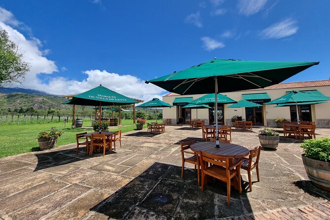Discover Villa de Leyva, a colonial and historic town and enjoy the vineyard. - Ráquira’s colorful craft streets