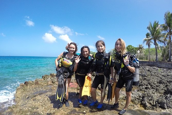 Discovering Diving / Discover Scuba Diving (DSD) - Entering the open sea for up to 10 meters