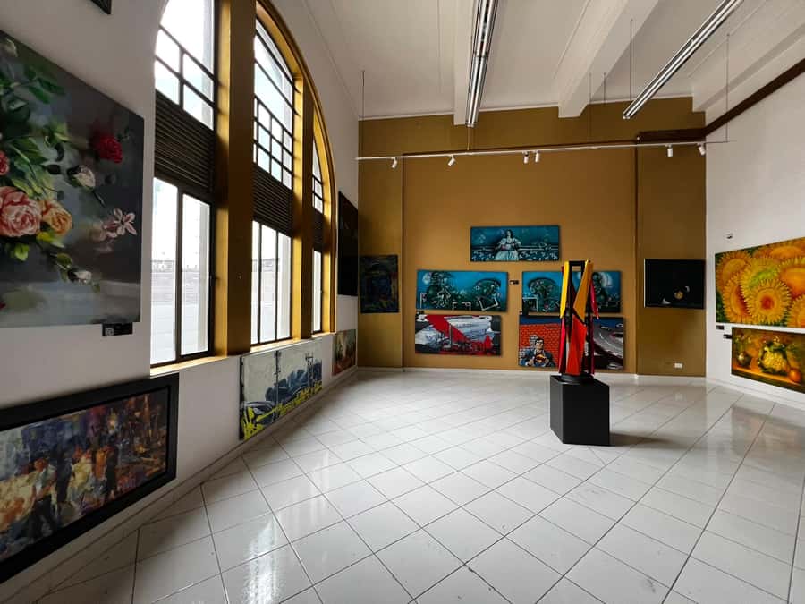 Downtown shopping and art galleries/museum - Palacio de la Cultura Rafael Uribe Uribe