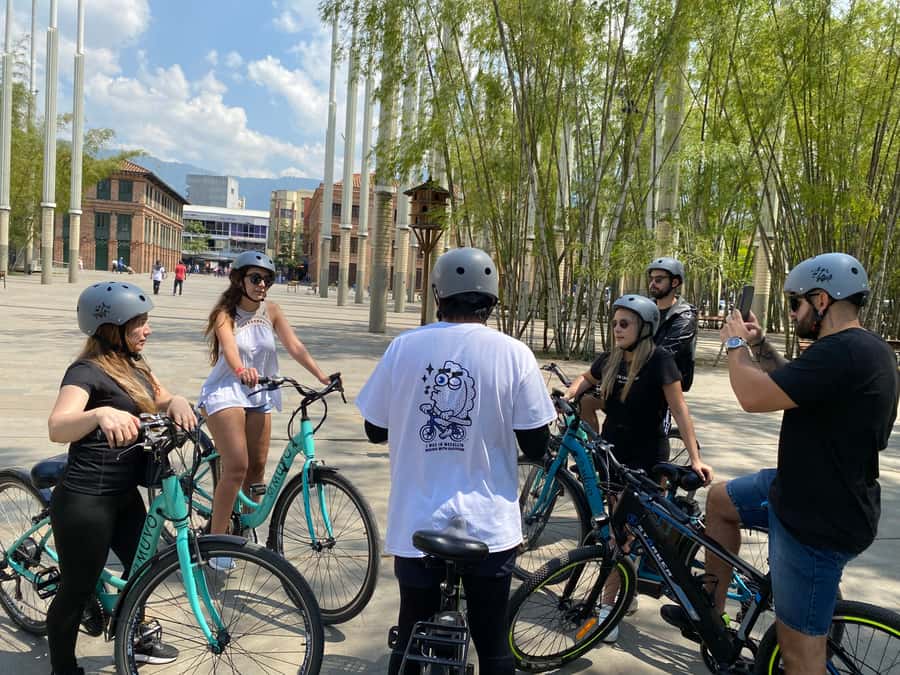E-Bike City Tour Medellin with Local beer and Snacks - Plaza Botero and the center of Medellín