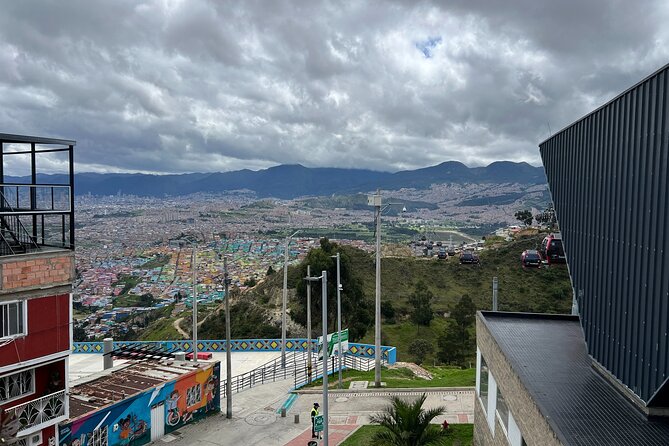 El Paraíso Favela and Cable Car Bogotá Tour - Riding the TransMiCable from Tunal Station