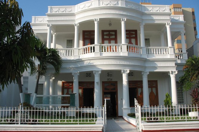 El Prado neighborhood of Barranquilla - Starting at Parque Los Fundadores