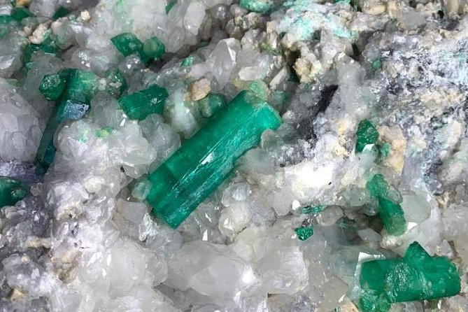 Emerald Museum & Jewelry Workshop: Behind the Scenes Tour - Walking through the simulated mine