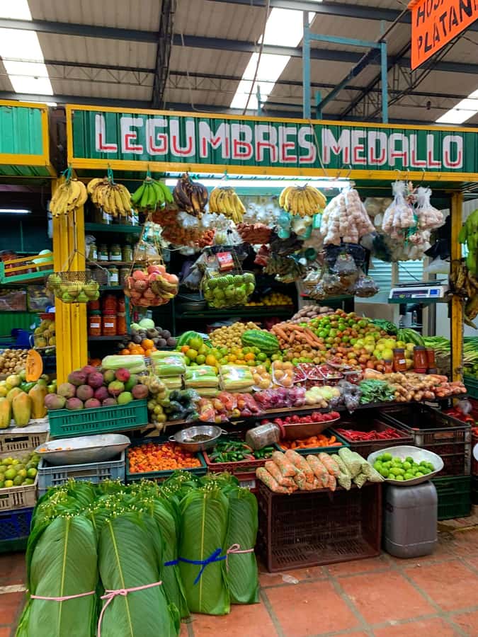 Essential Fruit Experience - Meeting at the Metroplús station or market entrance