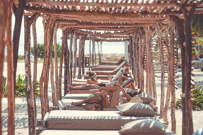Experience Fenix Beach Cartagena - Basic Day Pass - Choosing your chair and handling the beach area