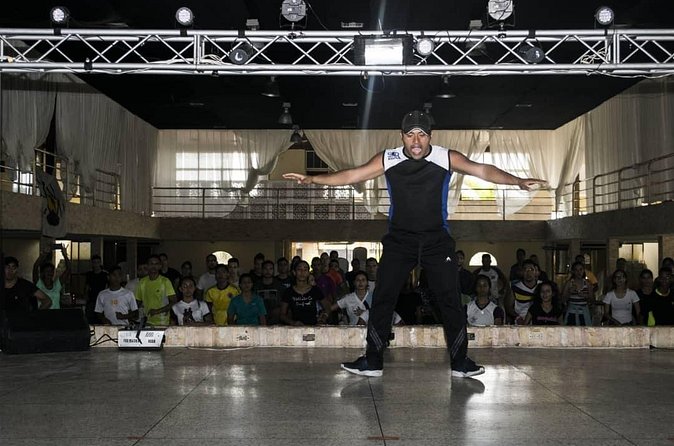 Face-to-face dance classes in Bogotá. La Candelaria - The dance hall or an in-home lesson