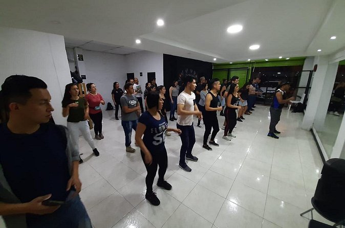 Face-to-face dance classes in Bogotá. La Candelaria - Adding a Bogotá nightlife route