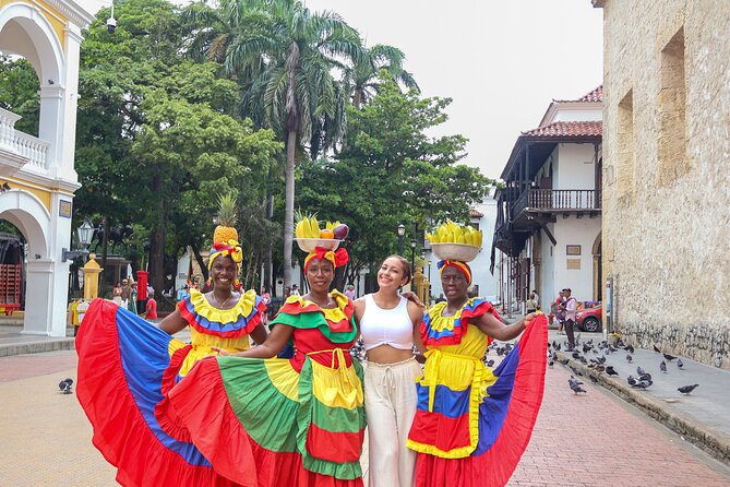 Flavors and portraits: gastronomic tour with professional photos - Starting beneath Cartagena’s Clock Tower