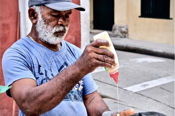 Food Tour in Barranquilla Downtown 4H - Food stands, fruit drinks, and the one-hour city section