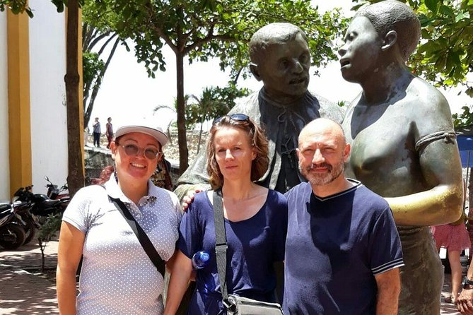 Freetour Cartagena and Gethsemane, Caribbean Heritage and Tradition - Plaza de Bolívar and the Heart of the Old City