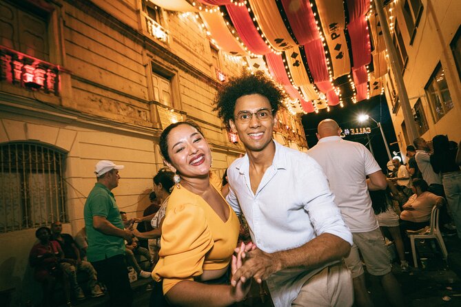 Friday Night Street Salsa and Bar Crawl in Cali, Colombia - Learning the basics at La Topa Tolondra