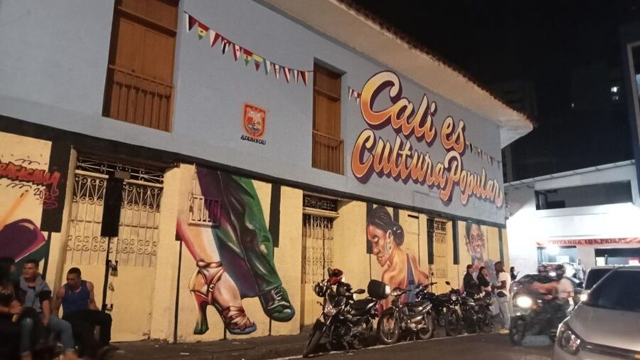 Friday Salsa Pub Crawl in Cali - La Curva del Boulevard and the Street of Flavor