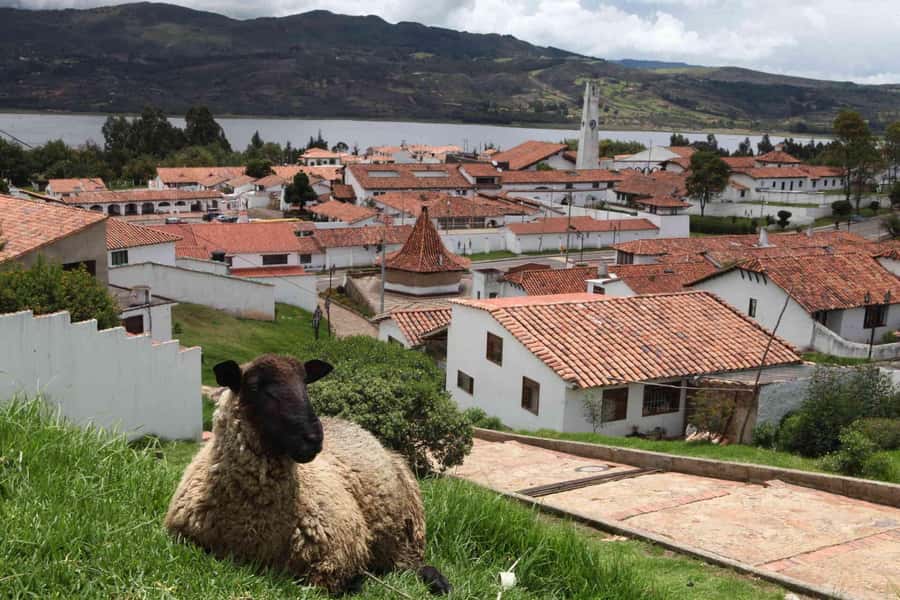 From Bogota: Explore the town of Guatavita, the lagoon and the "Casa Loca". - Key points to know before booking
