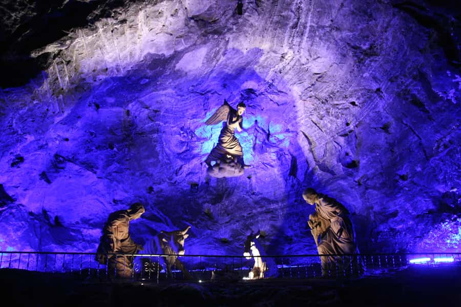 From Bogotá: Jaime Duque Park and Salt Cathedral with Lunch - How the 10-hour private format feels