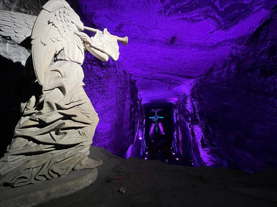 FROM BOGOTA: Salt Cathedral and Andrés Carne de Res (Chía) Tour - The transport advantage from Bogotá