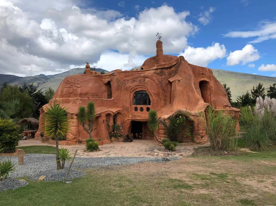 From Bogotá: Tour to Villa de Leyva, Ráquira, Casa Terracota, and Pozos Azules - Casa Terracota turns a house into an artwork
