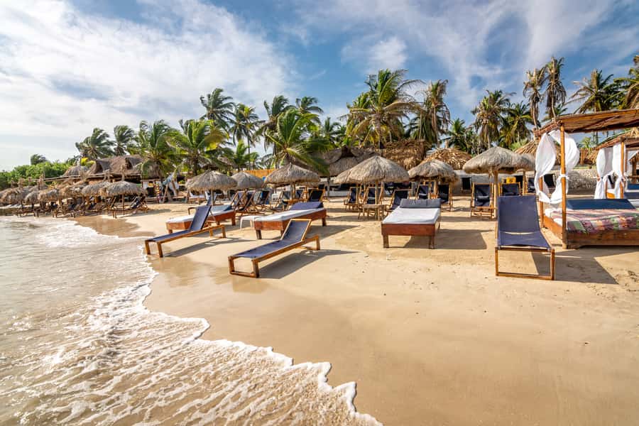 From Cartagena: Palmarito Beach With Buffet Lunch And Pool - From Bocagrande hospital to the island