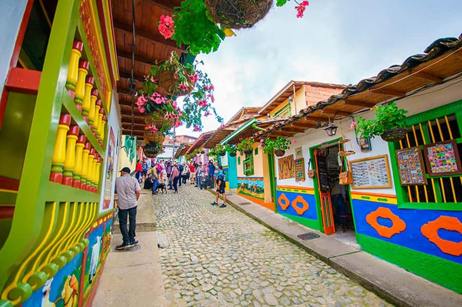 From Guatape: Pablo Escobar Mansion, Paintball & Boat Ride - Exploring La Manuela, Pablo Escobar’s former estate