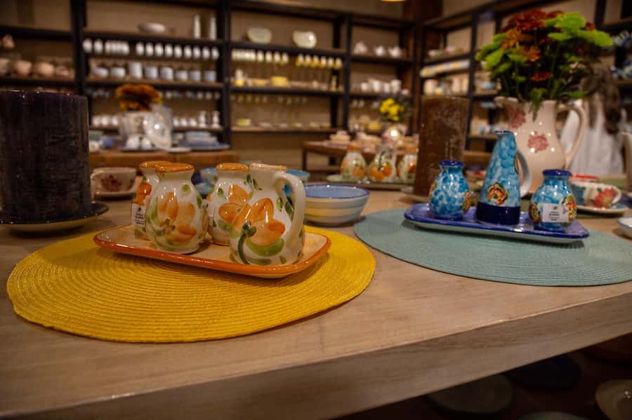From Medellín: Full-Day Colonial Towns of Antioquia - Carmen de Viboral and the work behind the pottery