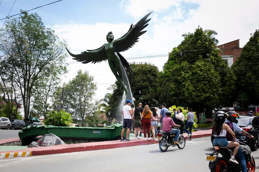 From Medellin: Guatape El Peñol with boat + gastronomic tour - Who will enjoy this nine-hour day