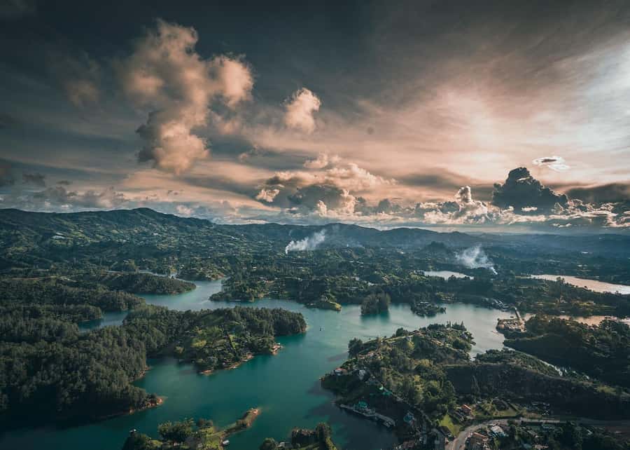 From Medellín: Guatape Private Tour, El Peñol, Boat Ride - La Réplica del Peñol and the town that moved