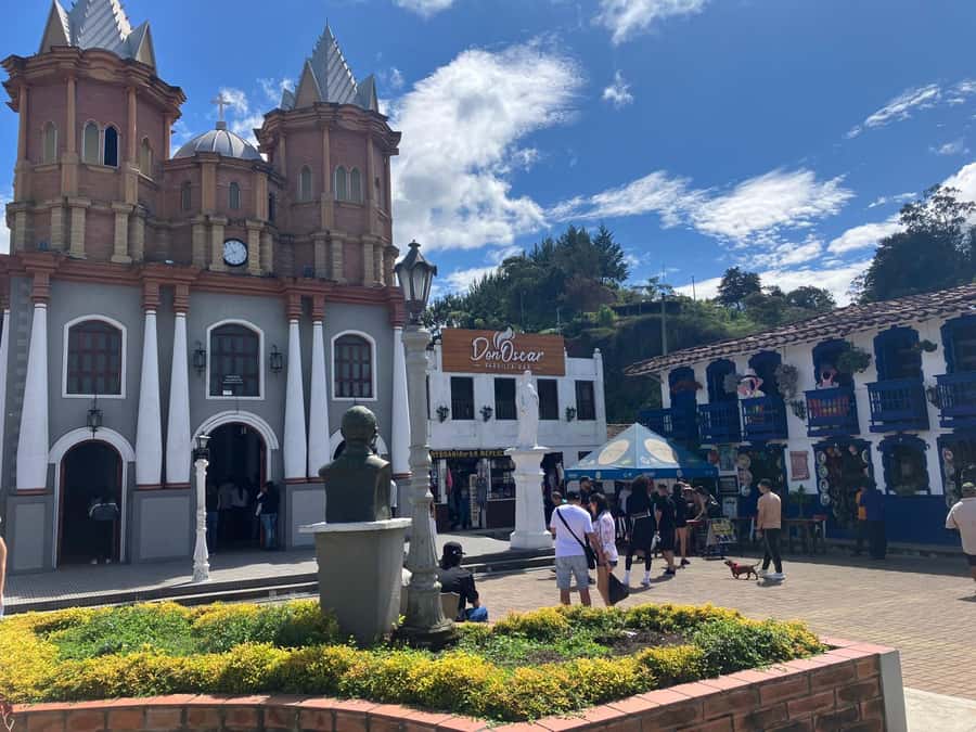 From Medellín: Guatape Private Tour, El Peñol, Boat Ride - Is $107 per person good value?