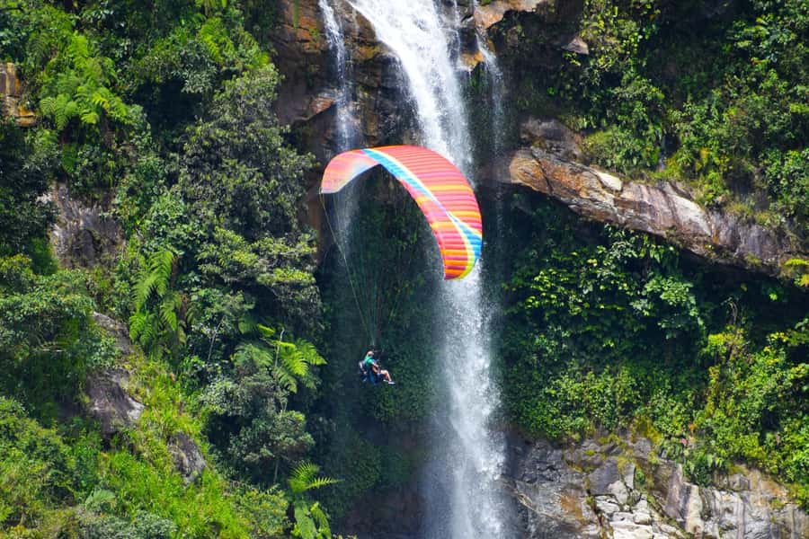 From Medellín: Paragliding Flight and Guatape Tour - The morning ride toward Cocorná