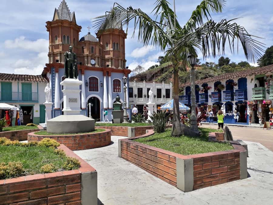 From Medellin: Private Guatape Car Tour with Coffee Tour - Who will enjoy this private Guatapé tour?