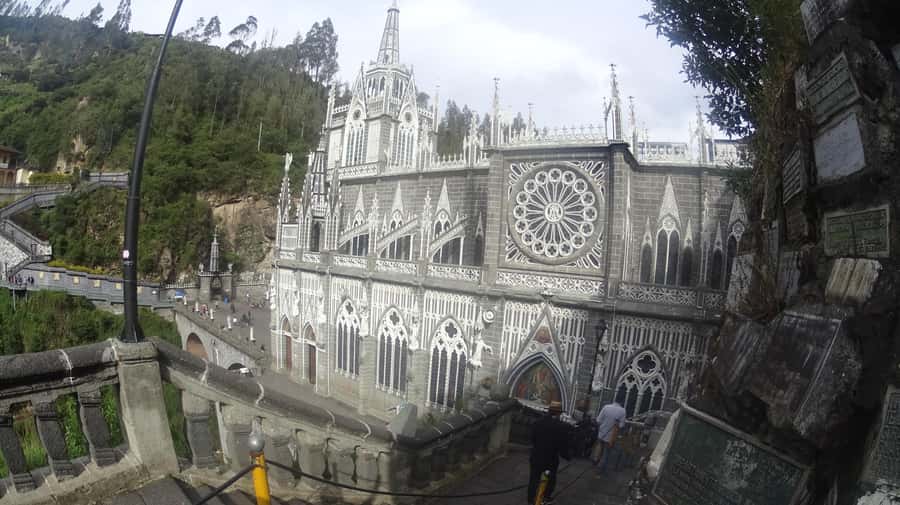 From Quito: Las Lajas Sanctuary Full-Day Tour & Hotel Pickup - Seeing Las Lajas from above and below