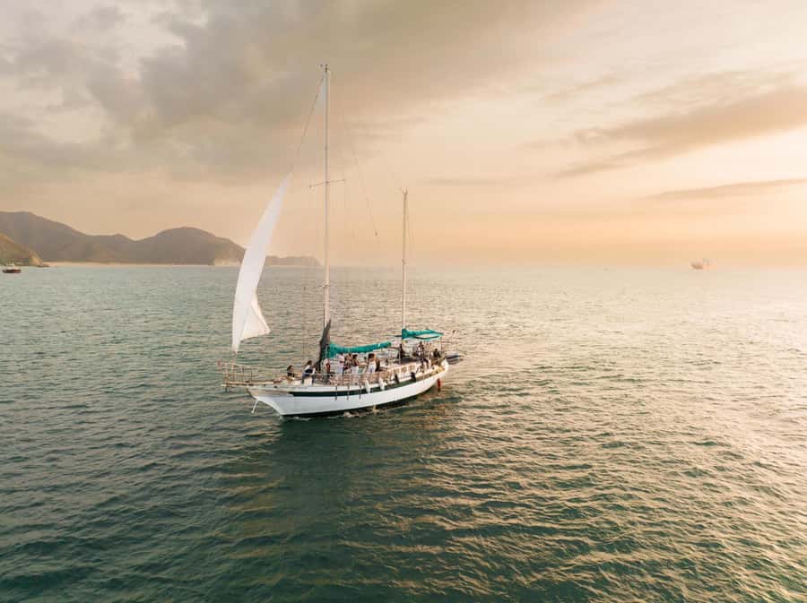 From Santa Marta: Sunset Sailboat Tour with 2 Beverages - Sunset from the Sonata Boat