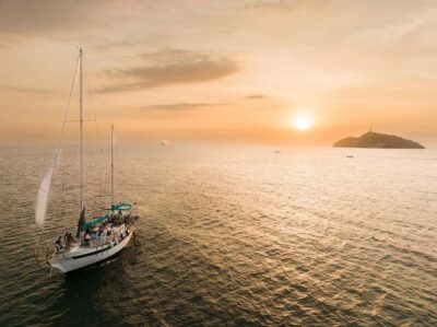Sunset Sailboat Tour with 2 Beverages